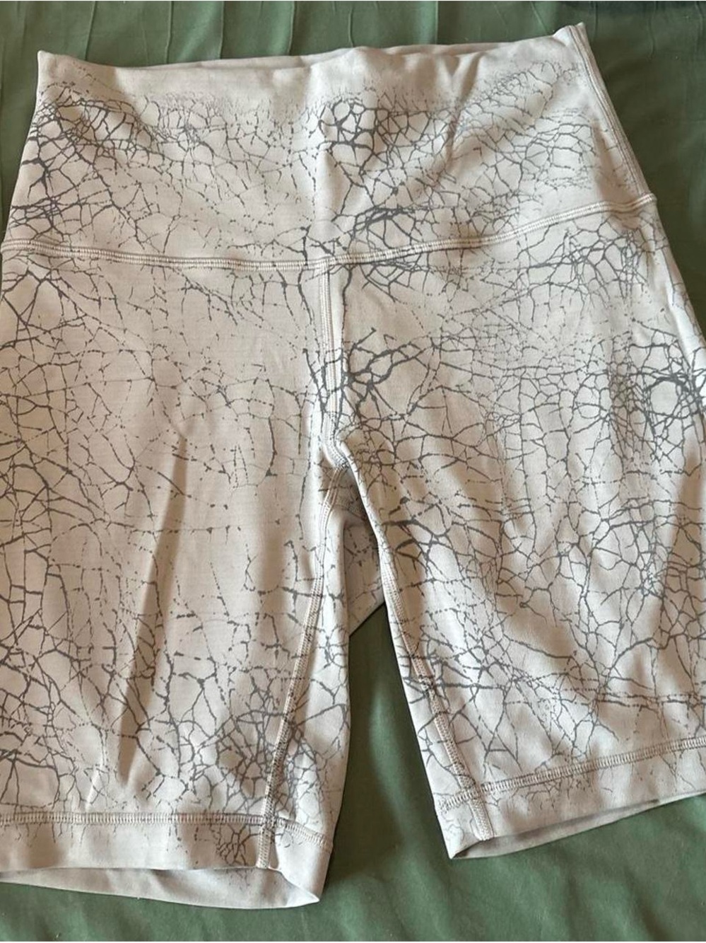 lululemon athletica Women's Light Gray Crackle-Print Athletic Shorts